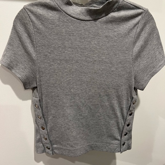 We The Free Gray High Neck Short Sleeve Tee With Side Button Accents Size L - Picture 4 of 8